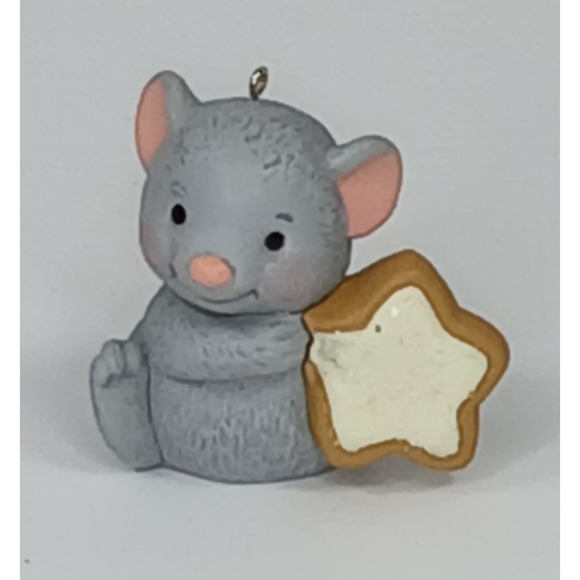 Hallmark Keepsake 2012 Christmas Tree Ornament Sweet Mouse - Picture 2 of 12